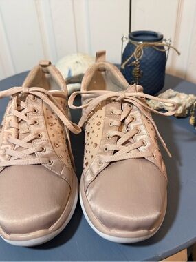 Clarks Satin Sneakers in Blush Pink with Metallic Studs 10 wide